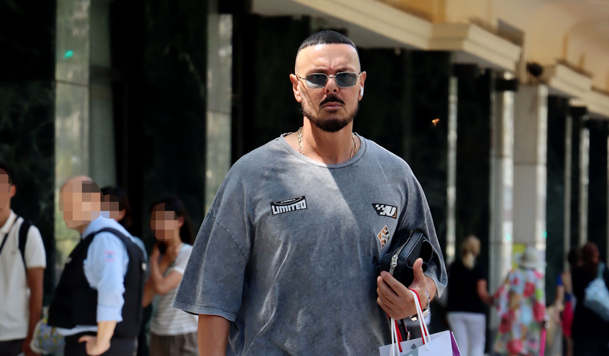 Νίκος Βουρλιώτης: «Όταν υπέγραφα δίσκο μου έλεγαν να σκούπισω το πεζοδρόμιο για να προσγειωθώ στην πραγματικότητα»