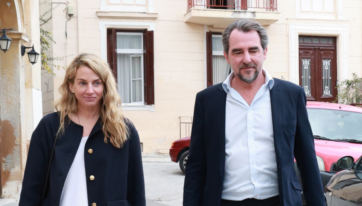 Νικόλαος Ντε Γκρες – Χρυσή Βαρδινογιάννη: Επιστροφή στην Ελλάδα μετά το οικογενειακό ταξίδι στο εξωτερικό