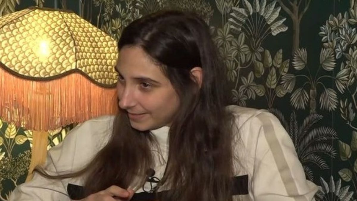 Φωτεινή Αθερίδου: «Πιέστηκα πάρα πολύ για να μη γελάσω και άρχισα να κατουριέμαι πάνω στη σκηνή»