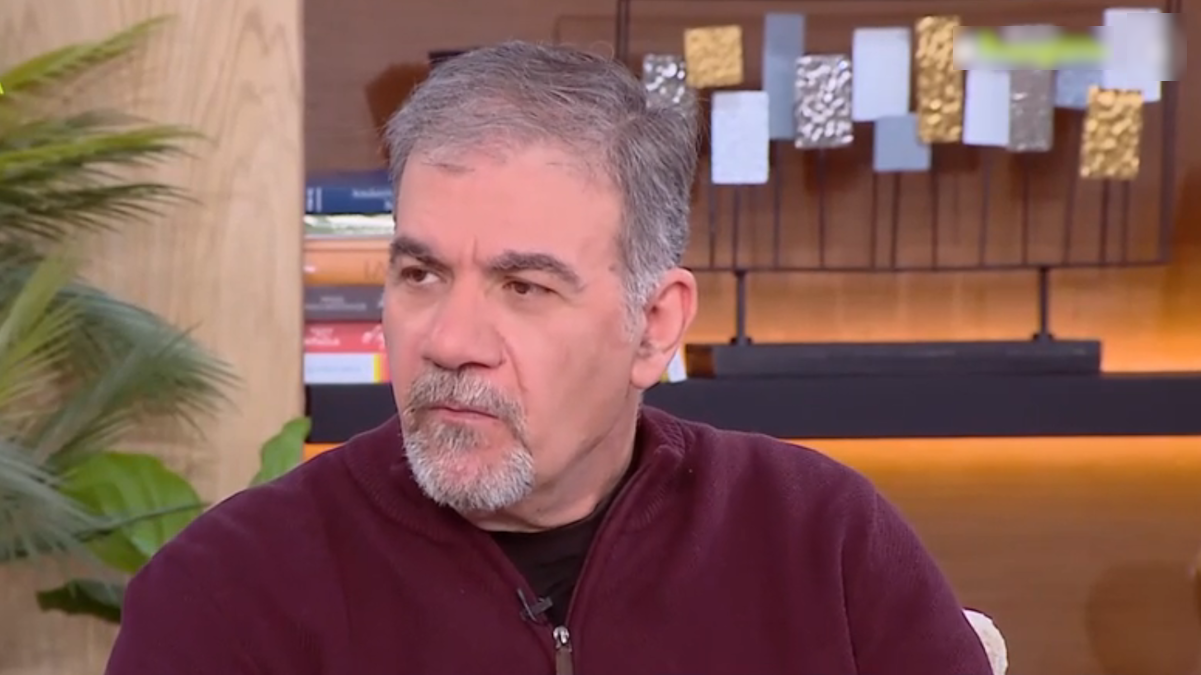 Δημήτρης Σταρόβας: «Το μυαλό τρέχει γιατί είμαι έξυπνος άνθρωπος και η γλώσσα δεν προλαβαίνει»