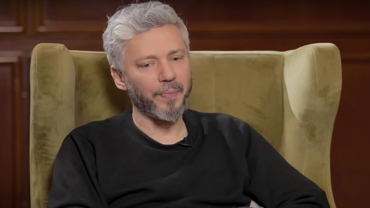 Αλκίνοος Ιωαννίδης: «Η τραγωδία των Τεμπών είναι ξεκάθαρα έγκλημα. Ξεχείλισε το ποτήρι και πήρα την απόφαση να φύγουμε από την Ελλάδα…»