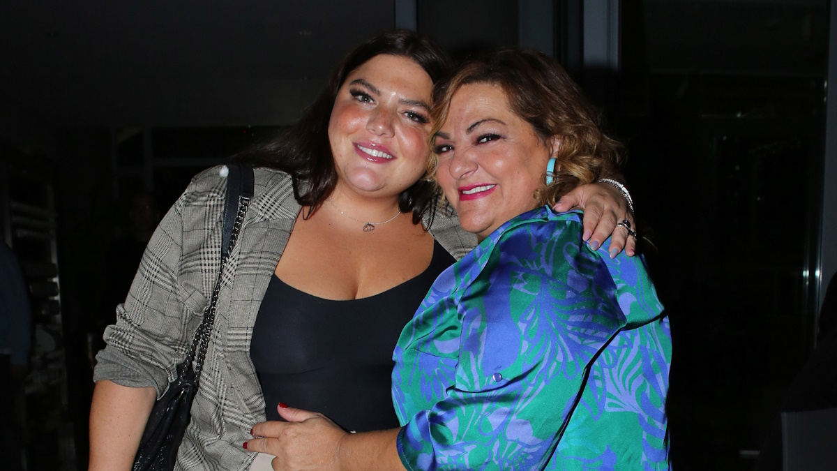 Δανάη Μπάρκα: «Εμμονικός θαυμαστής της μαμάς μου είχε βρει το σπίτι της γιαγιάς μου και έλεγε ότι είμαστε αδελφές»