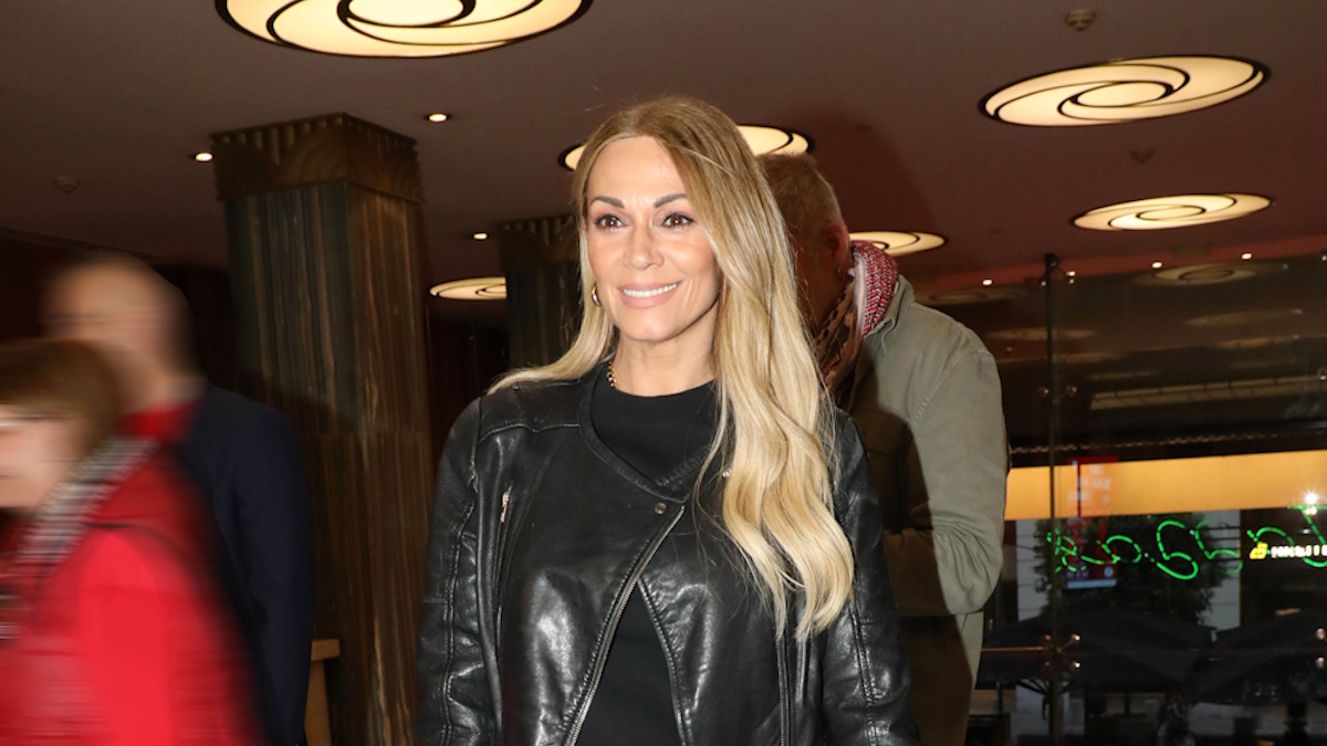 Έλλη Κοκκίνου: Πιο εντυπωσιακή από ποτέ με black outfit και Saint Laurent pouch – Πόσο κοστίζει;