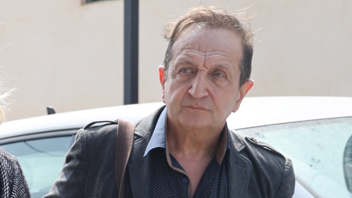 Σπύρος Μπιμπίλας: «Ήξερα ότι ο Πέτρος είναι περίεργος, ότι κολλάει σε διάφορες κοπέλες, ότι κάνει αυτό που καταγγέλλουν πολλές με την επίδειξη οργάνων»