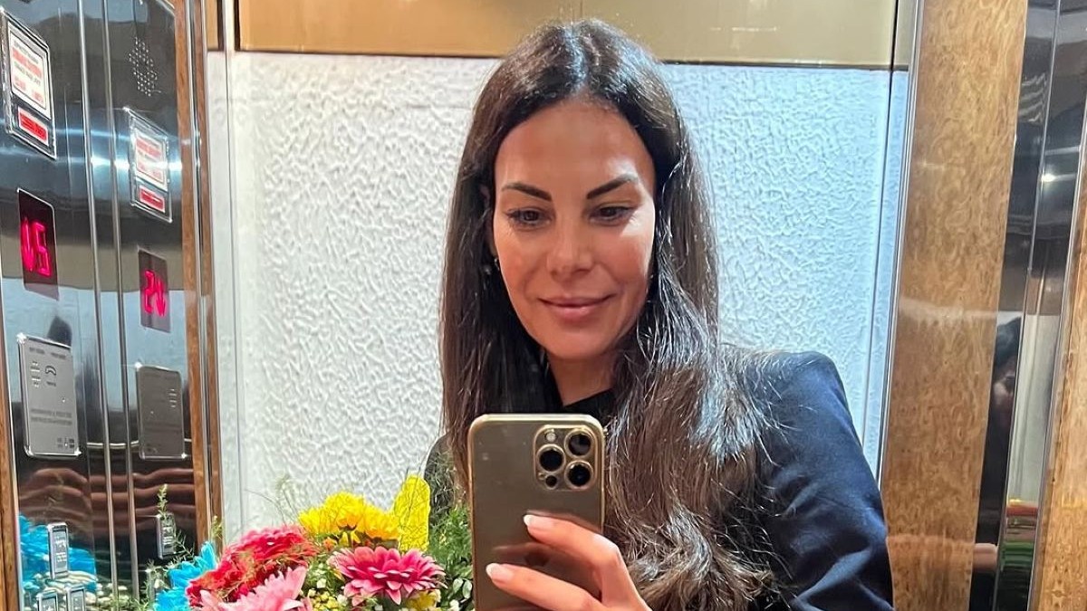 Εύη Βατίδου: «Σε αυτή τη σιγή, η σκέψη τρέχει σε όσους λείπουν… σε φωνές που σίγησαν»