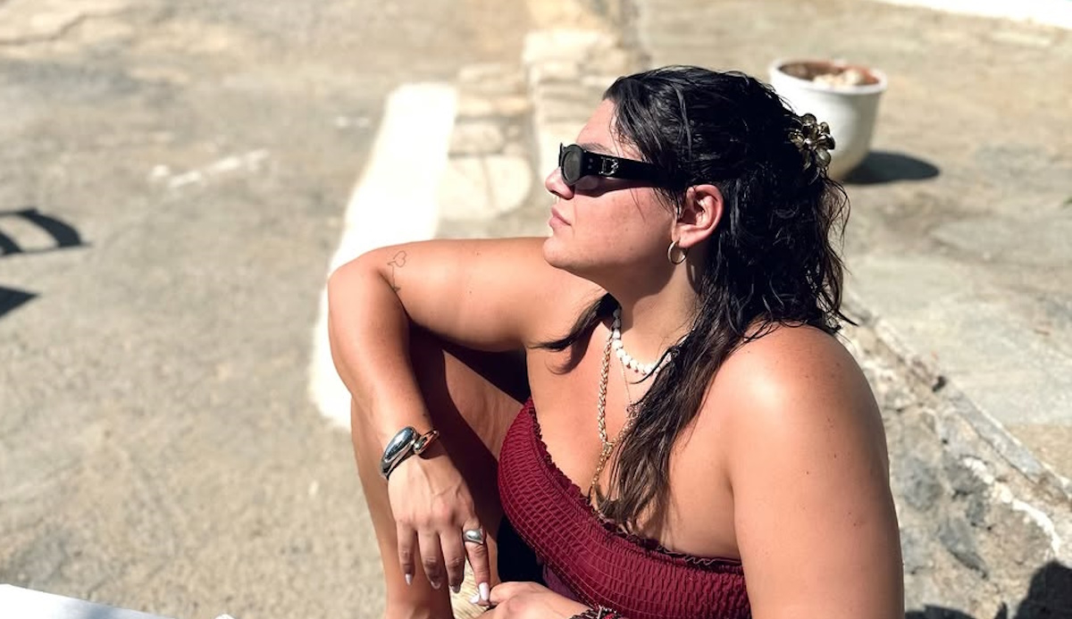 Δανάη Μπάρκα: Η βόλτα της στην παραλία μετά το τέλος της εκπομπής