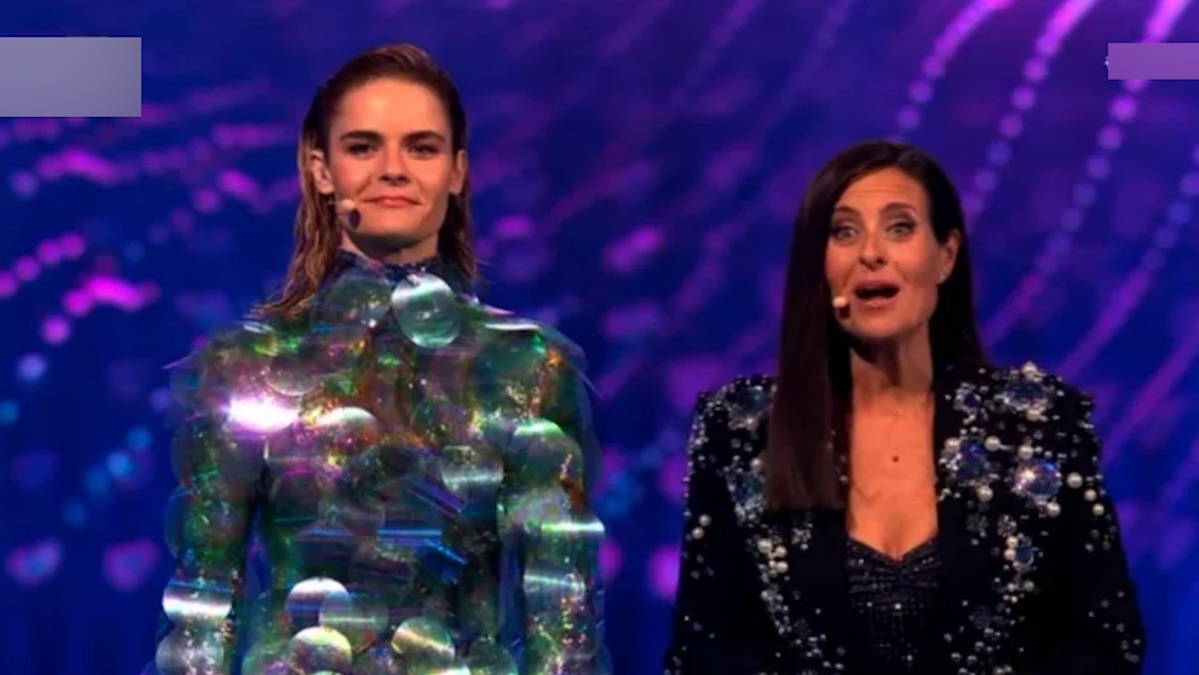 Eurovision 2025: Το φόρεμα της παρουσιάστριας που έγινε viral στο Χ και το σχόλιο του Γιώργου Καπουτζίδη