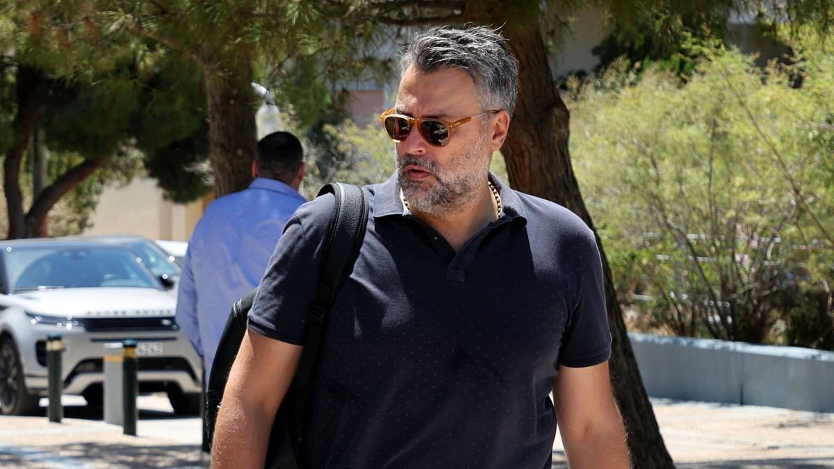 Γιάννης Καλλιάνος: «Βασάνιζα τον εαυτό μου με το τσιγάρο. Πάθαινα κρίσεις πανικού, δυσφορίες και ταχυκαρδίες»