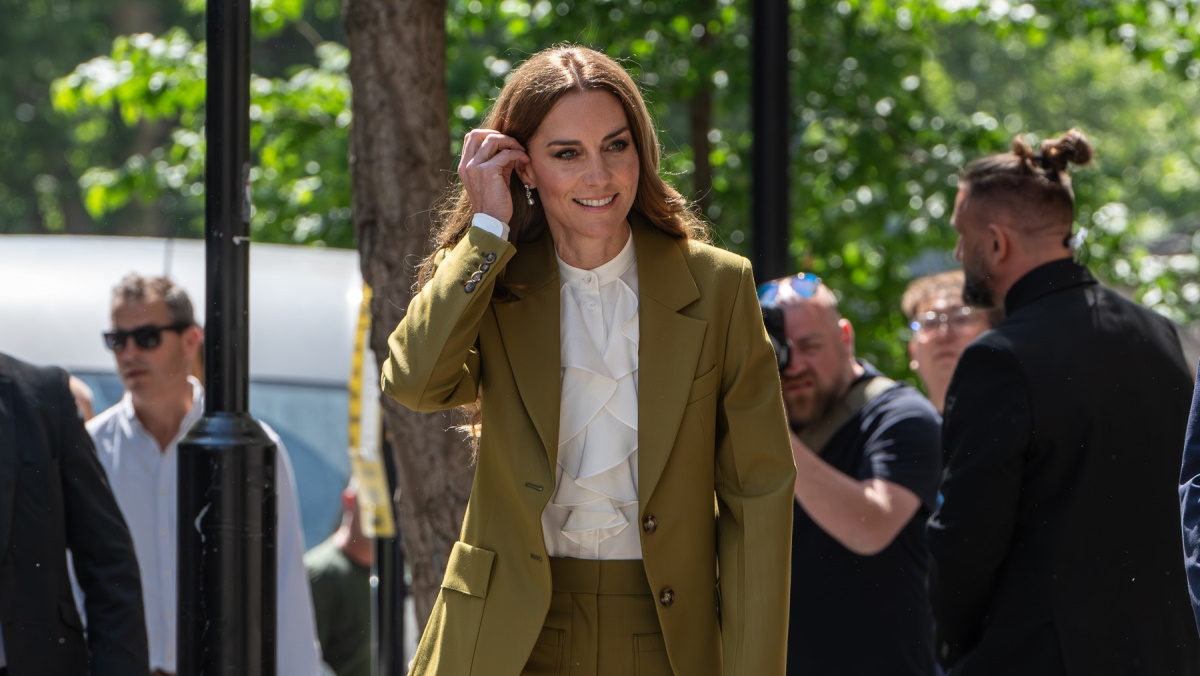 Πρικίπισσα Κάθριν: Το λαδί κοστούμι της Victoria Beckham και οι τάσεις του 2025