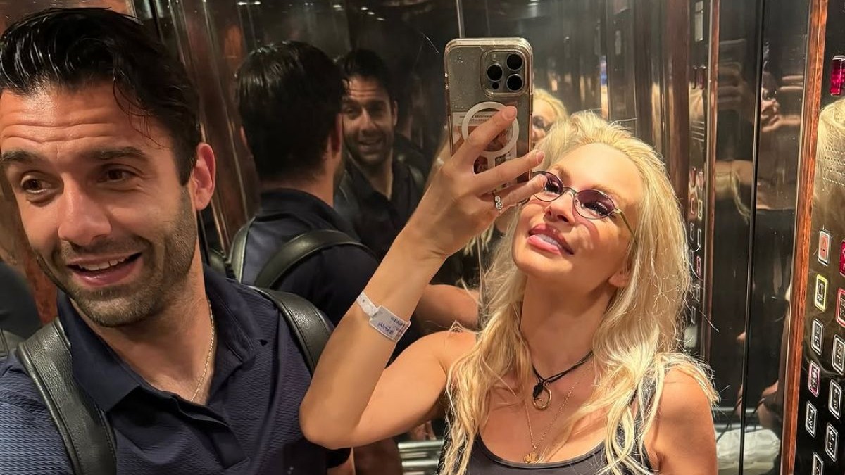 Βίκυ Κάβουρα: Οι αδημοσίευτες φωτογραφίες από το μαιευτήριο και οι τρυφερές δημόσιες ευχές για τα πρώτα γενέθλια της κόρης της!