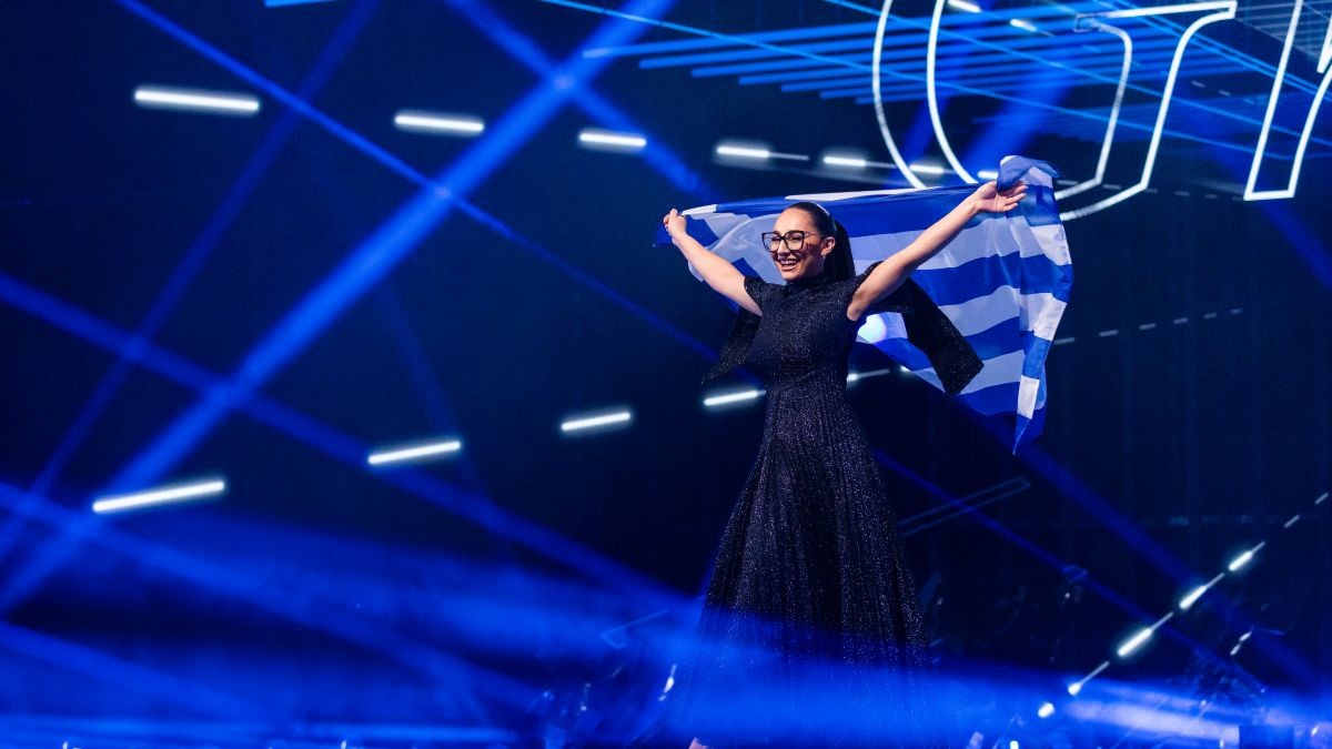 Eurovision 2025: Κράτησε την ελληνική σημαία και αποθεώθηκε στην αρένα St. Jakobshalle