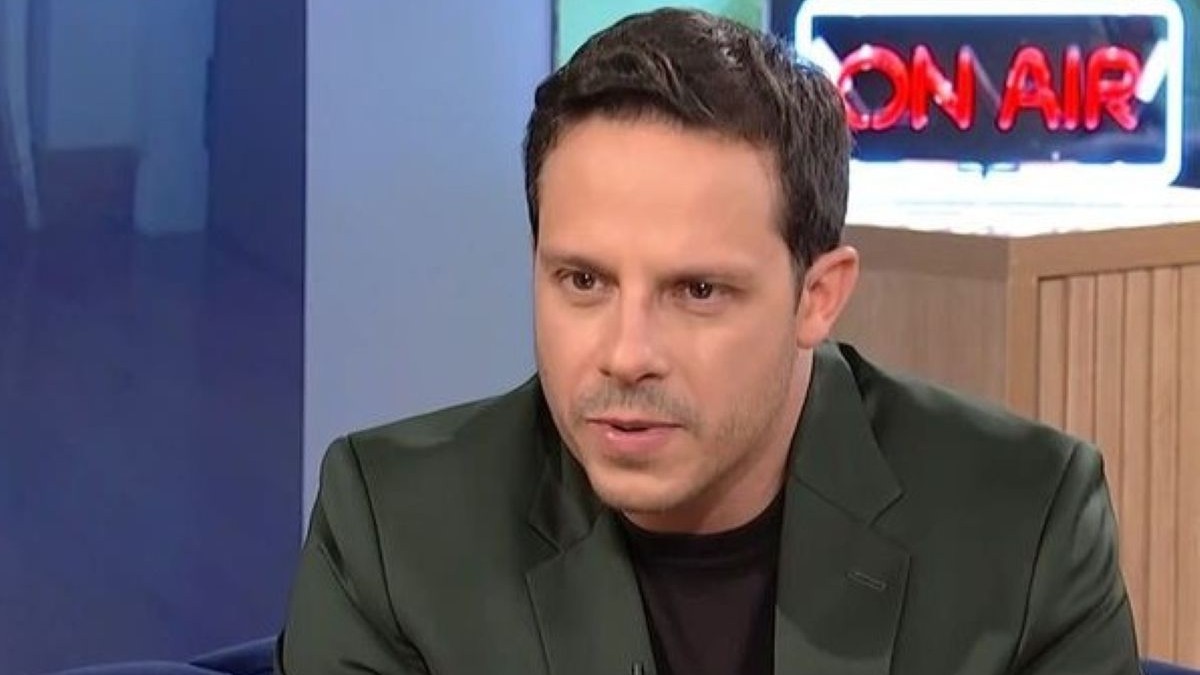 Δημήτρης Μακαλιάς για την παράσταση «Πες το Ψέματα»: «Με πείραξαν οι αντιδράσεις από ανθρώπους που είχα συνεργαστεί. Αρχίζουν να με φοβίζουν οι άνθρωποι»