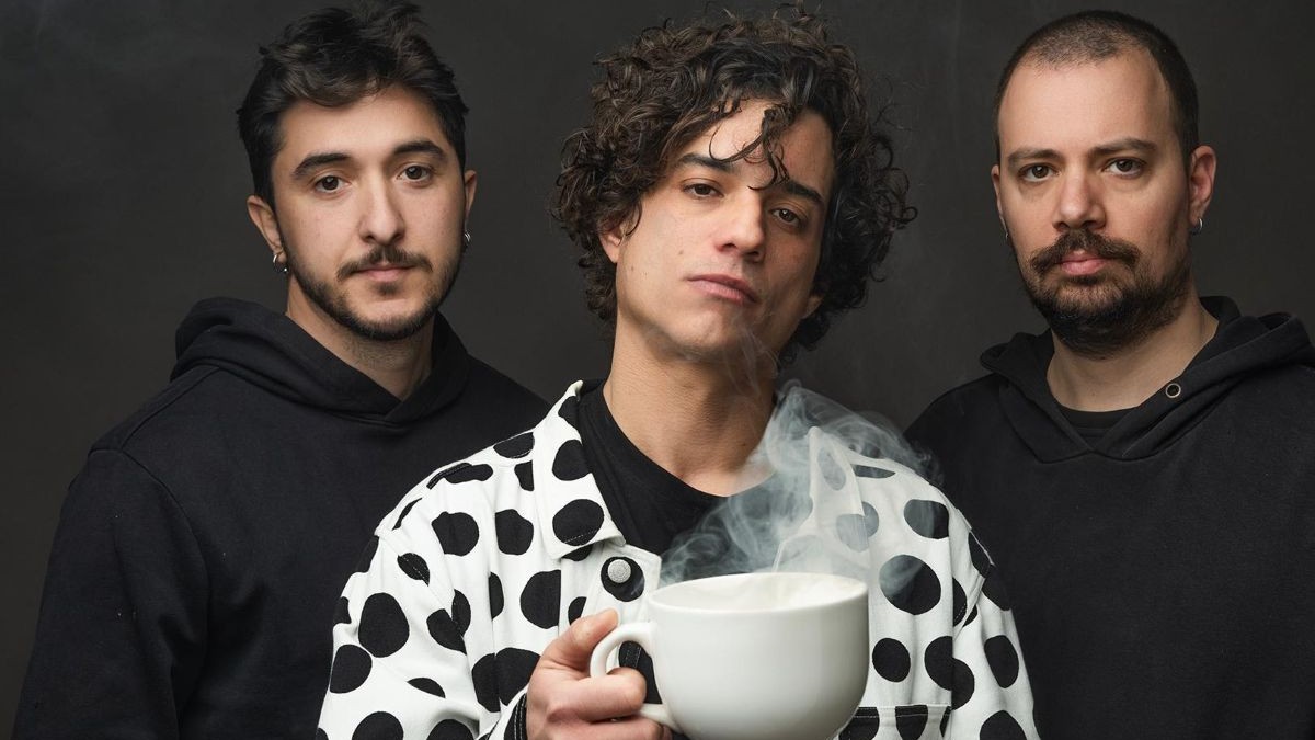 The Page Of Cups: Η ελληνική μπάντα επιστρέφει δυναμικά στο Glastonbury Festival για δεύτερη συνεχόμενη χρονιά!