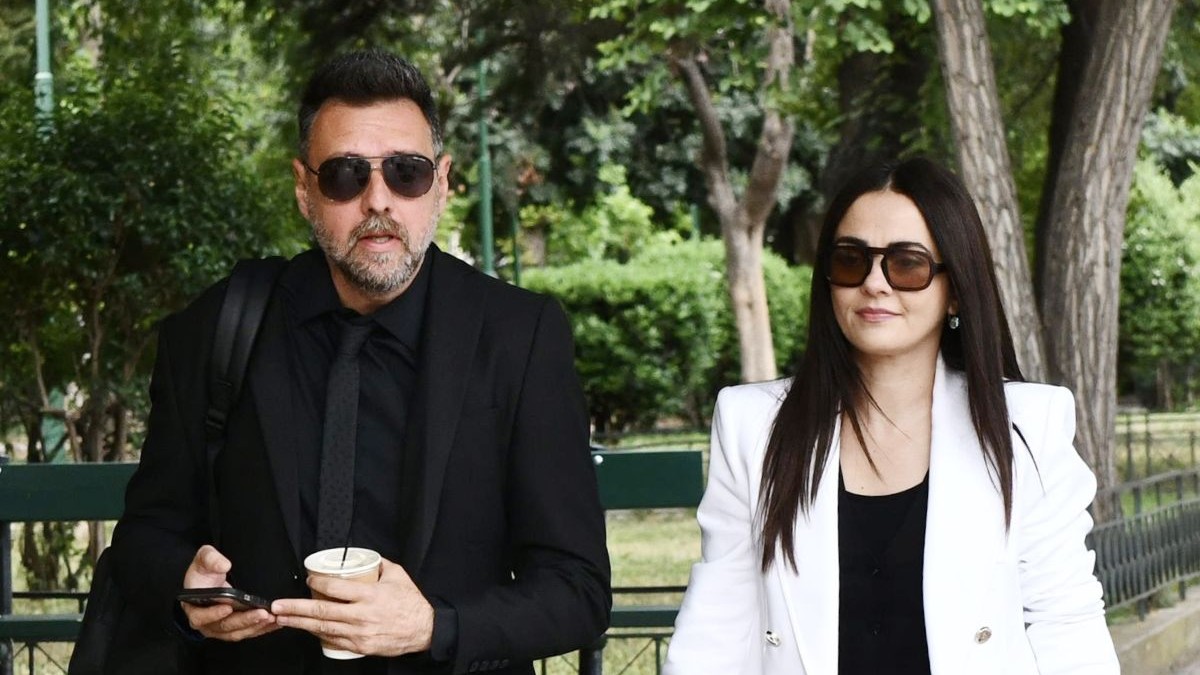Μάνος Παπαγιάννης: Στα δικαστήρια για τη δίκη με τη Σοφία Παυλίδου συνοδευόμενος από την Αγγελική Δαλιάνη 