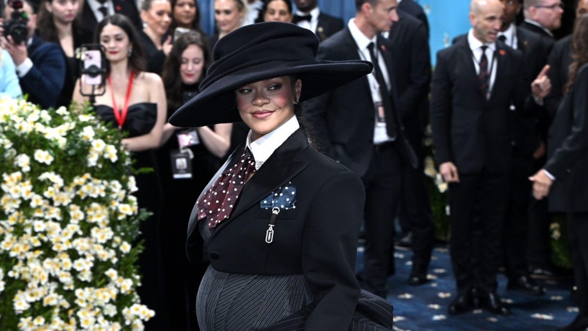 Έγκυος η Ριάνα! Το αποκάλυψε στο Met Gala 2025