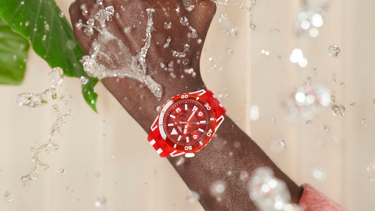 H νέα συλλογή Swatch SCUBAQUA ταράζει τα νερά με έναν τολμηρό συνδυασμό υλικών