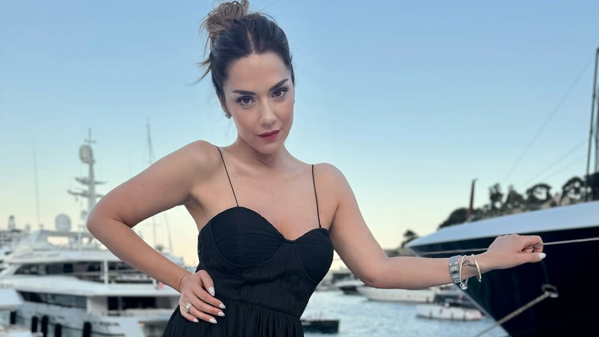 Bάσω Λασκαράκη: Η κομψή εμφάνιση με μαύρο πλισέ φόρεμα που αναδεικνύει κάθε σωματότυπο!