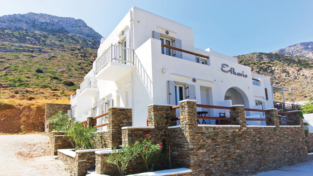 Efharis Luxury Apartments: Mε θέα το απέραντο γαλάζιο του Αιγαίου