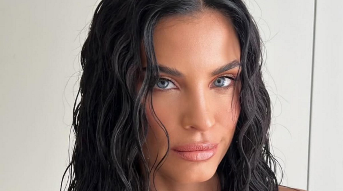 Χριστίνα Μπόμπα: Το απόλυτο καλοκαιρινό hair look που θα ζηλέψετε