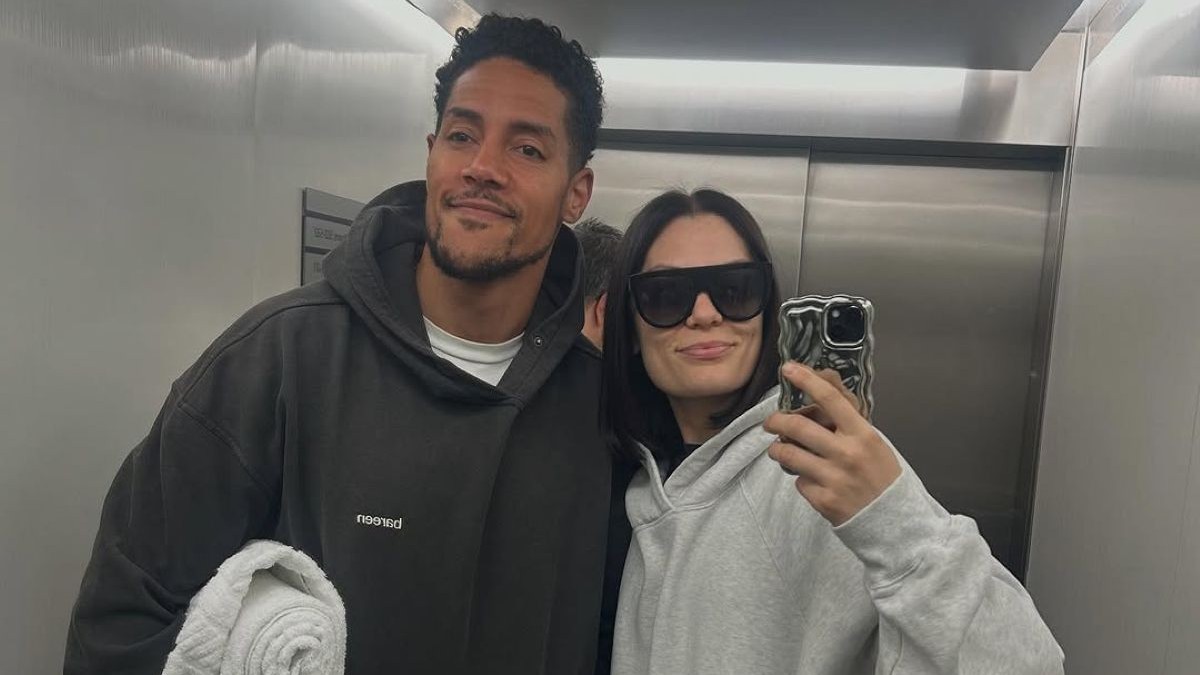 Jessie J: Υποβλήθηκε σε χειρουργική επέμβαση για τον καρκίνο του μαστού – Τα βίντεο και οι φωτογραφίες μέσα από το νοσοκομείο