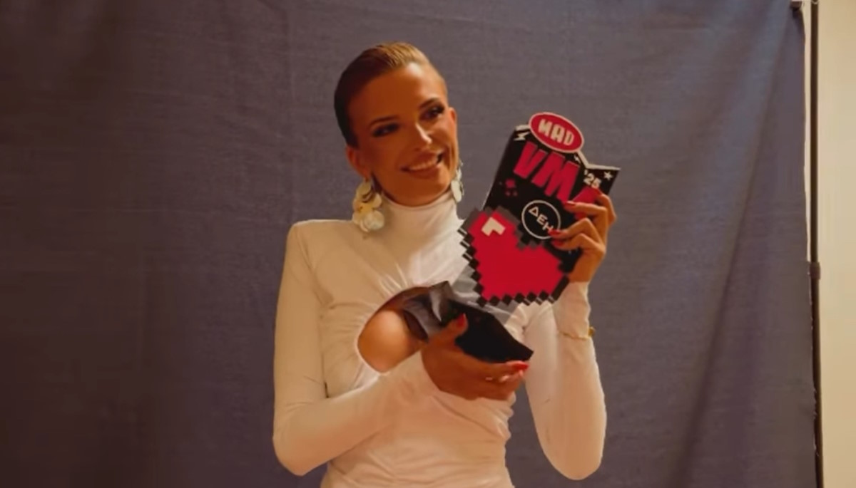 Κατερίνα Λιόλιου: Τα «έσπασε» στη σκηνή των MAD VMA 2025 και κατέκτησε βραβείο καλύτερου λαϊκού τραγουδιού