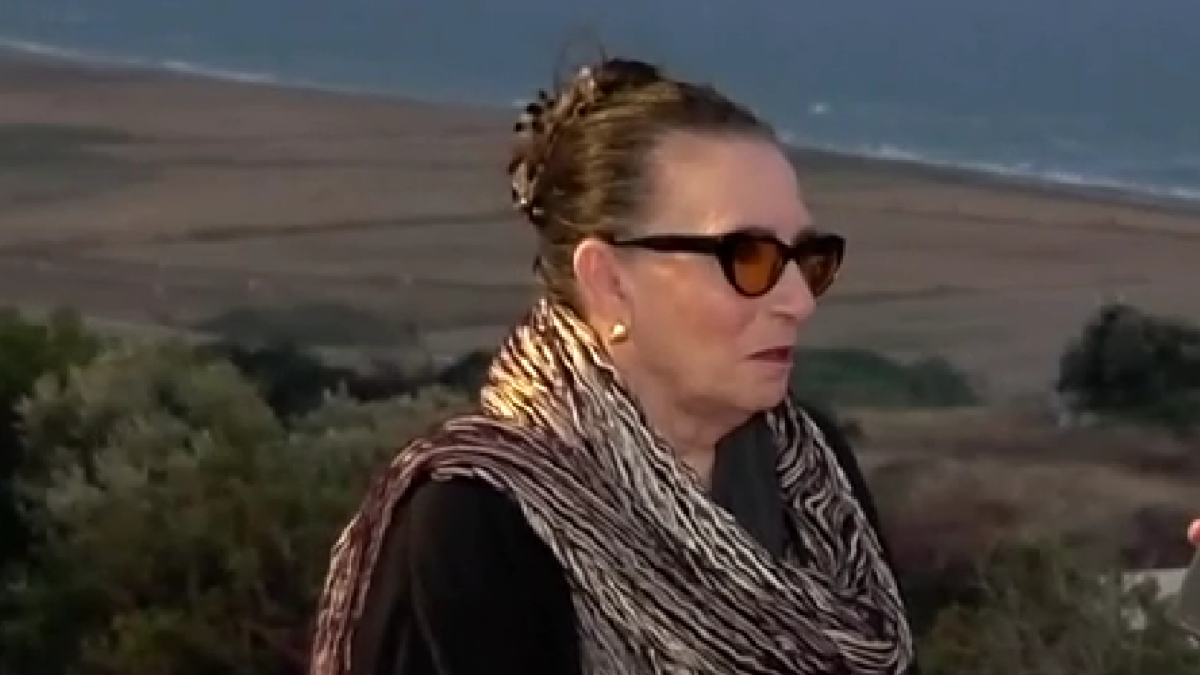 Λίνα Νικολακοπούλου: «Μετά από 45 χρόνια πειθαρχίας με την αφοσίωση μου στο ελληνικό τραγούδι, δικαιούμαι να έχω και άλλα όνειρα»