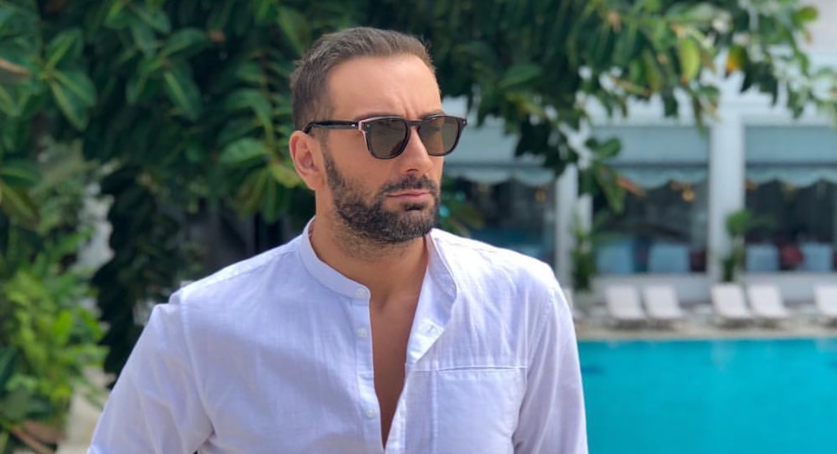 Ο Νίκος Κοκλώνης και το αξεπέραστο fashion travel style του