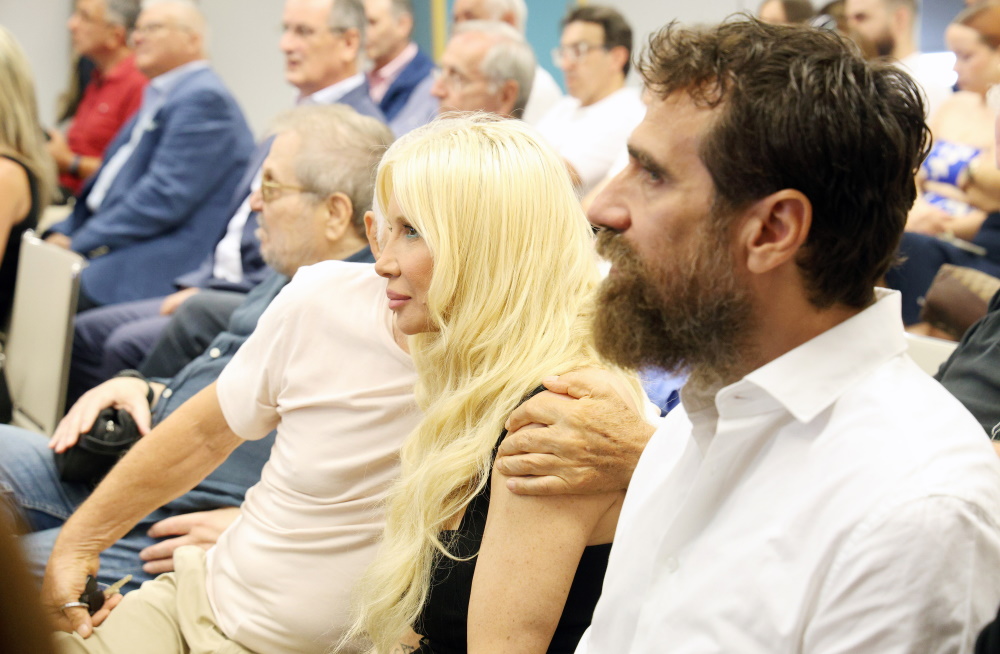 Η Πάολα με τον σύντροφό της Λάζαρο Βαφειάδη.
