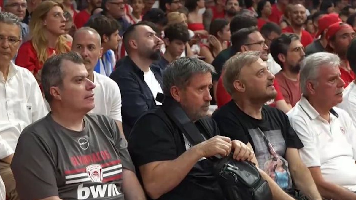 Χρήστος Φερεντίνος – Σπύρος Παπαδόπουλος: Στο ΣΕΦ για να παρακολουθήσουν τον τελικό Ολυμπιακού – Παναθηναϊκού