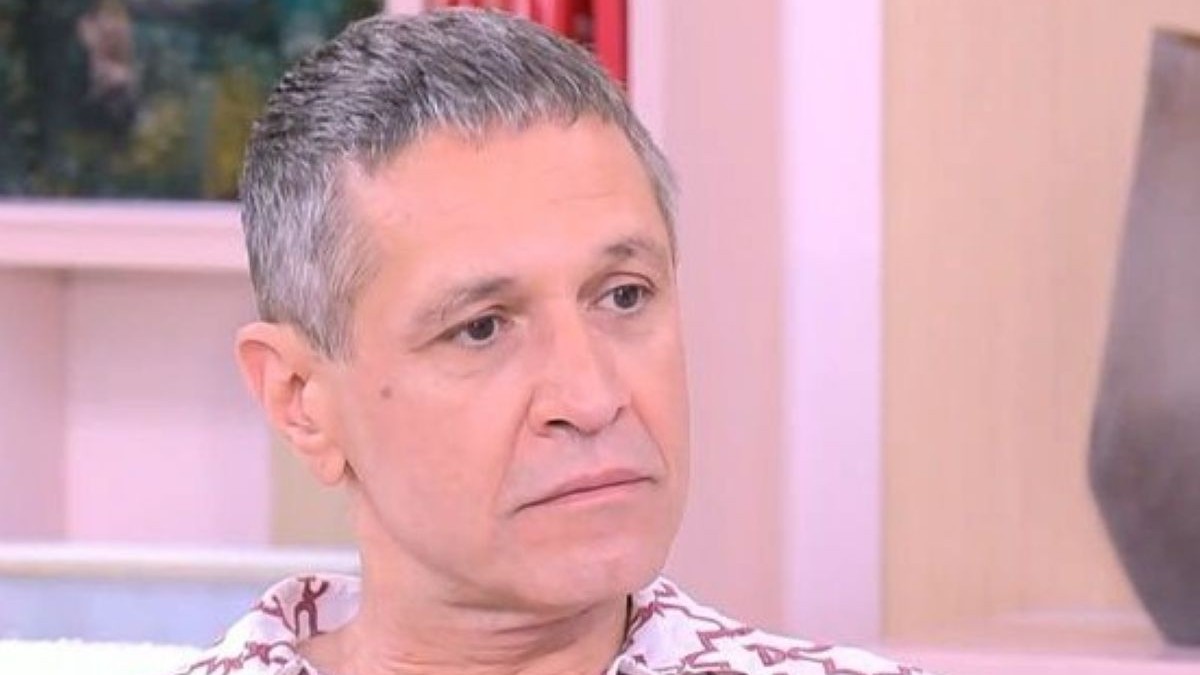 Συγκινεί ο Αιμίλιος Χειλάκης: «Όταν πέθανε ο Κωνσταντίνος Παπαχρόνης πήγα για ψυχανάλυση. Δεν πρόλαβα να του πω πόσο τον αγαπώ…»
