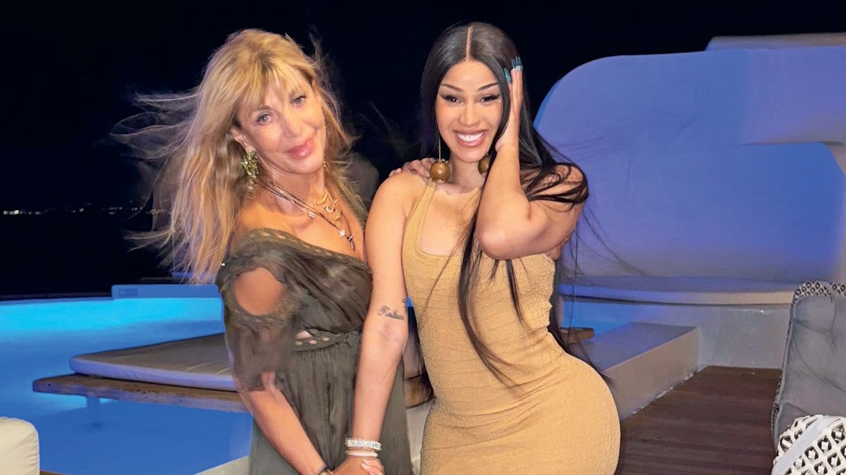 Cardi B: Το ταξίδι της στην Μύκονο τα είχε όλα