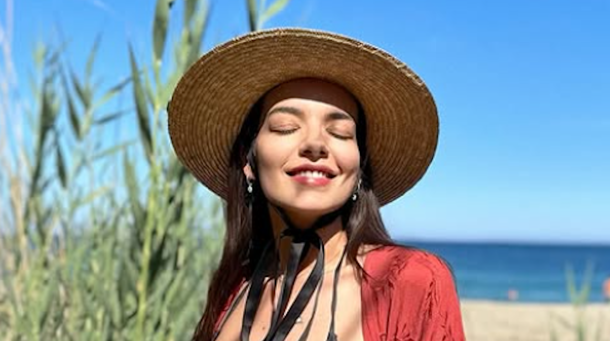 Η Νικολέττα Ράλλη αναδεικνύει το απόλυτο beachwear look