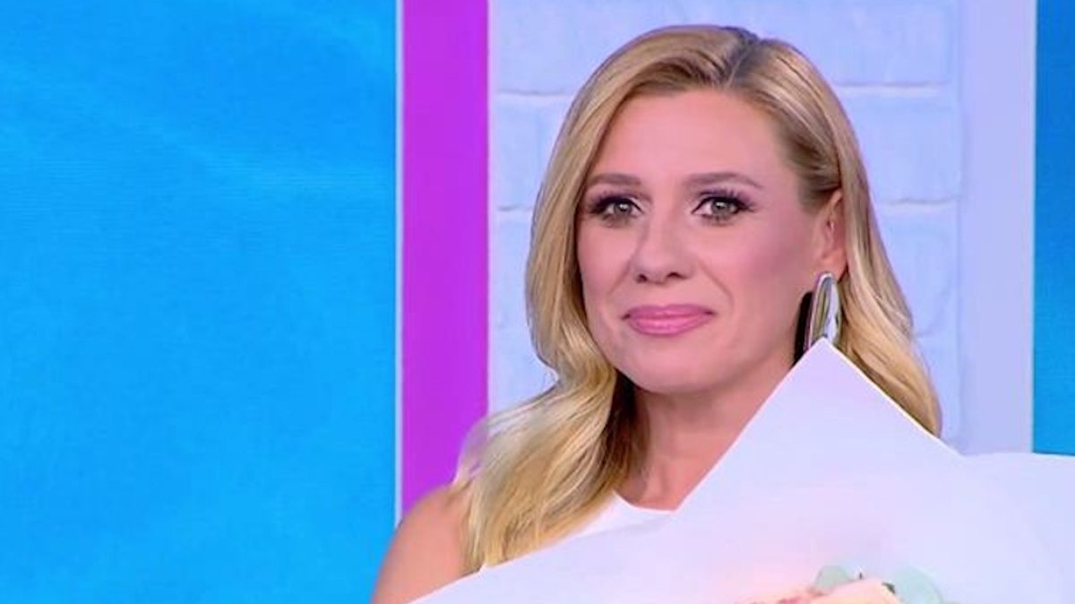 Κατερίνα Καραβάτου: H έκπληξη “On air και η αναπάντεχη αντίδραση της
