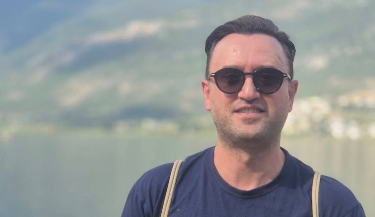 Αργύρης Αγγέλου: Η φωτογραφία που ανέβασε με τους πρωταγωνιστές του «Παρά πέντε» μετά από την κηδεία του Γεράσιμου Μιχελή