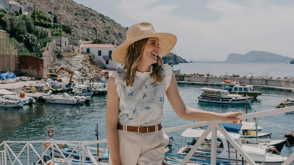 Δανάη Μιχαλάκη: Ποζάρει μαζί με Φιλαρέτη Κομνηνού στην Αμοργό