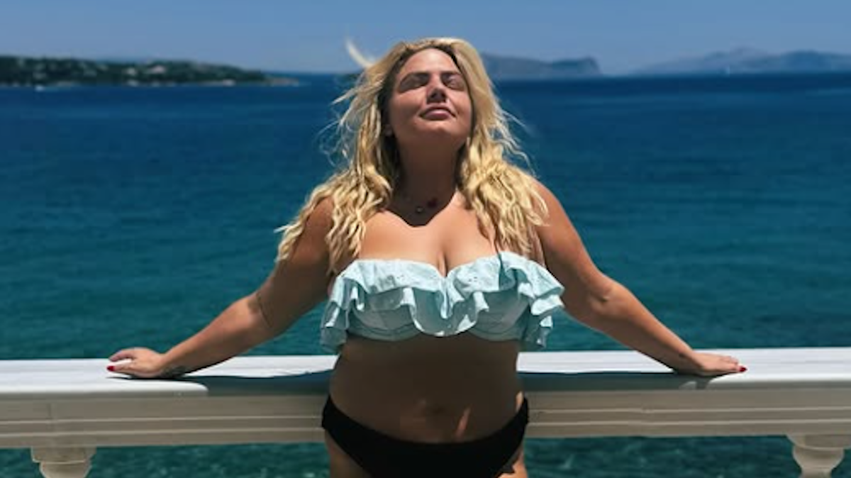 Δανάη Μπάρκα: H συγκινητική ανάρτηση για τη βαφτιστήρα της – «Ελενάκι σ’αγαπώ»