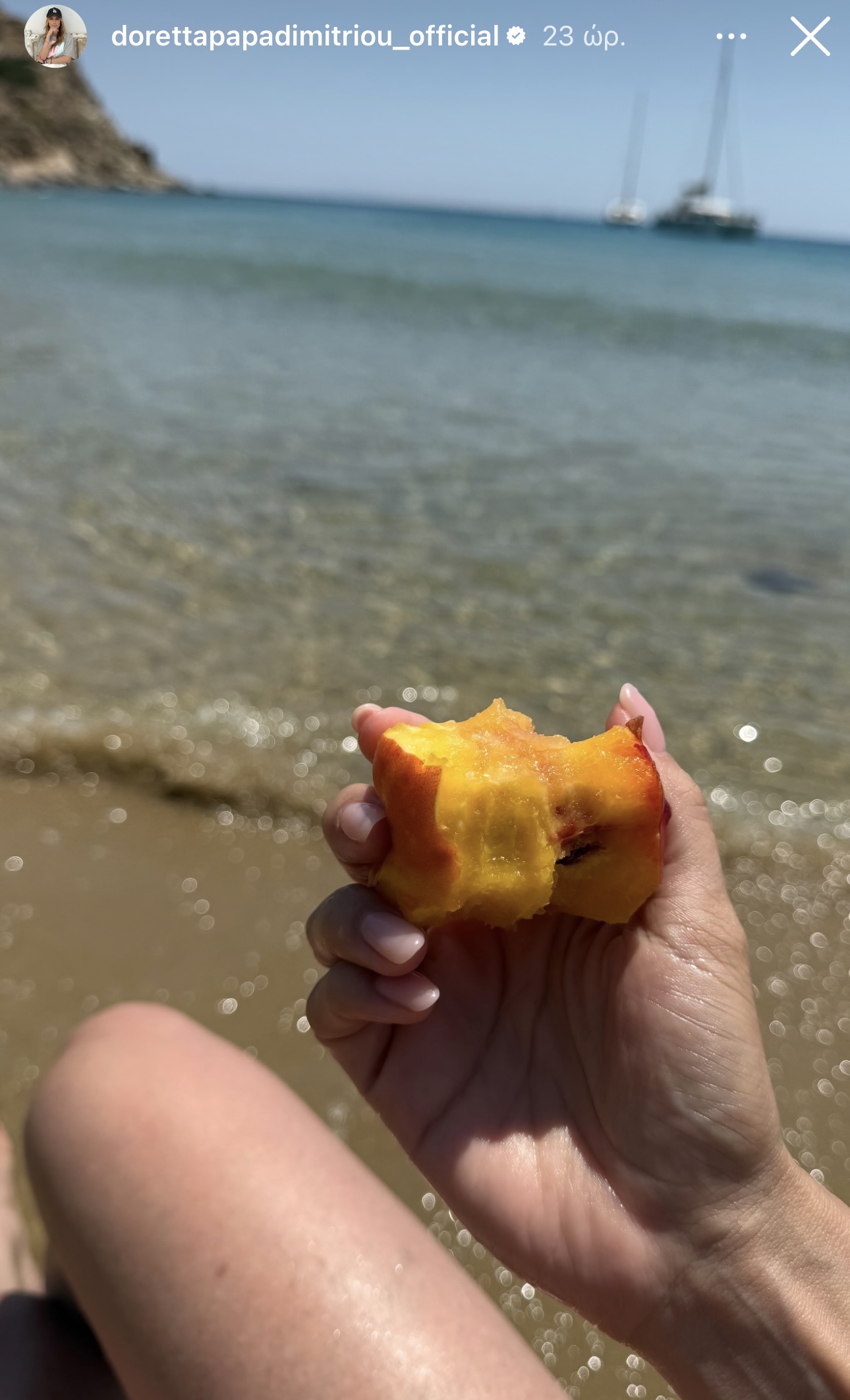 Η Ντορέττα Παπαδημητρίου με lipgloss nails