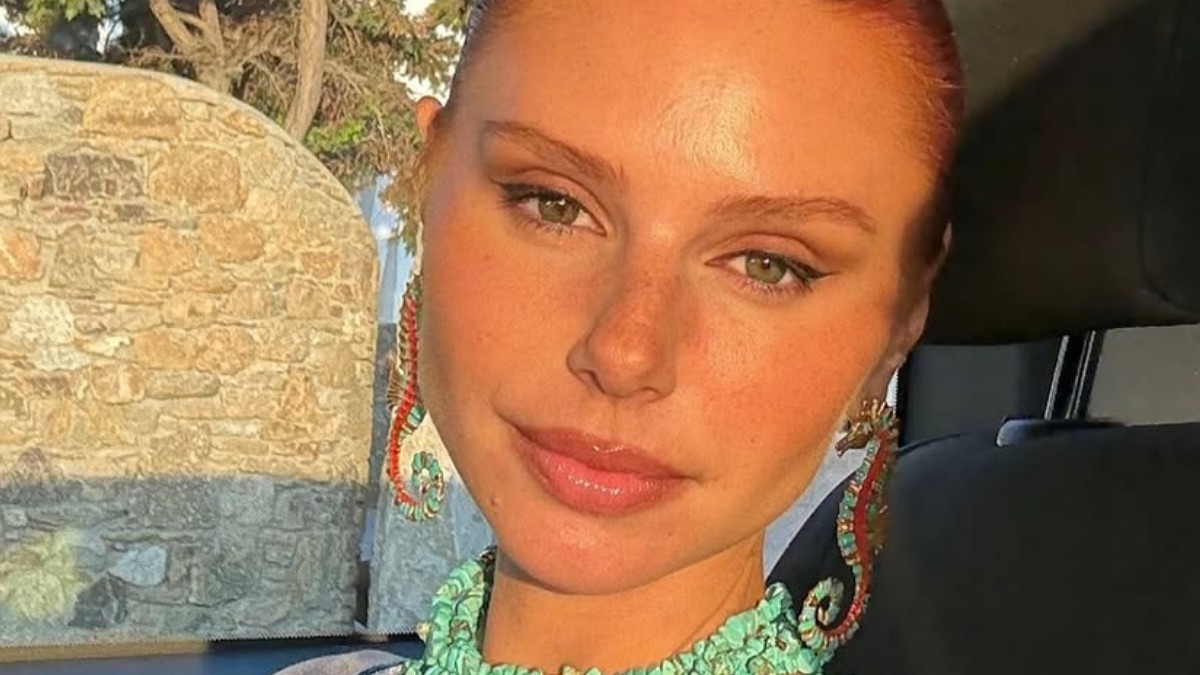 Ξέρουμε πώς θα αντιγράψετε το sunburn blush, όπως η Έβελυν Καζαντζόγλου
