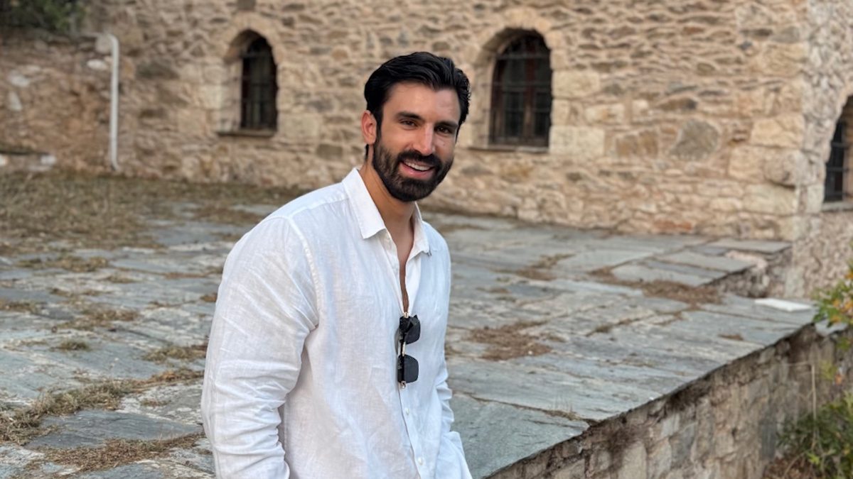 Ηλίας Γκότσης: Οι τρυφερές στιγμές από τη βάφτιση της ανιψιάς του – Η φωτογραφία από το μυστήριο