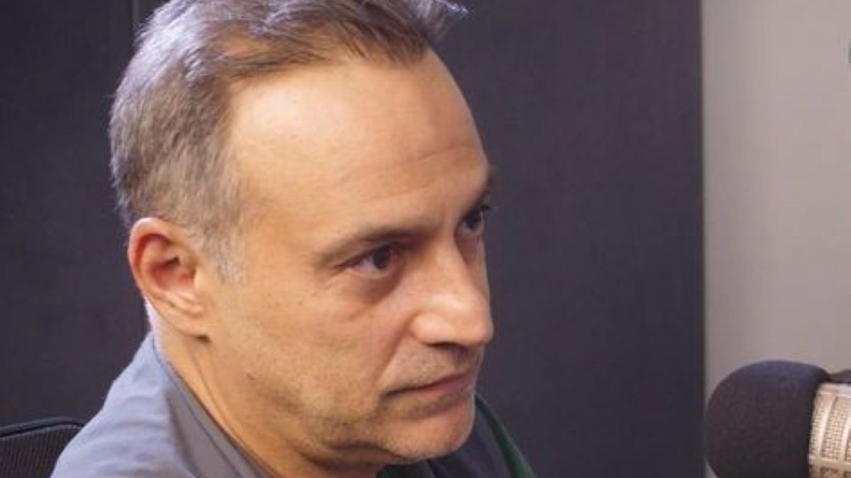 Κρατερός Κατσούλης: «Πιστεύω στη χαρά και στην αγάπη, το λέω στα παιδιά μου από τότε που γεννήθηκαν»