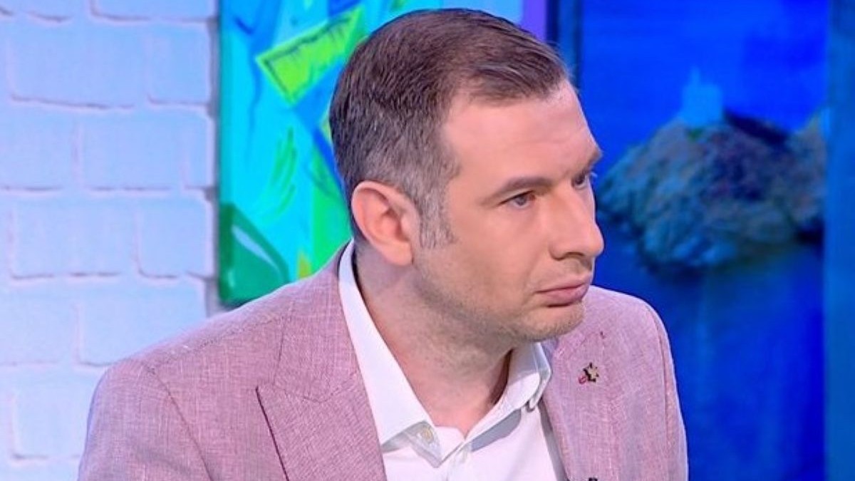 Δημήτρης Μαρέδης: Μιλά για την παραίτησή του από την εκπομπή «Αλήθειες με τη Ζήνα» μετά την καταδίκη του – «Ήθελε να με παγιδεύσει μια γυναίκα που την αποκαλώ μάνα μου»