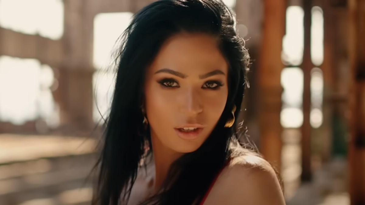 Στεφανία Γονίδη: Το music video του νέου της τραγουδιού «Τσιγγάνα» που ξεσηκώνει