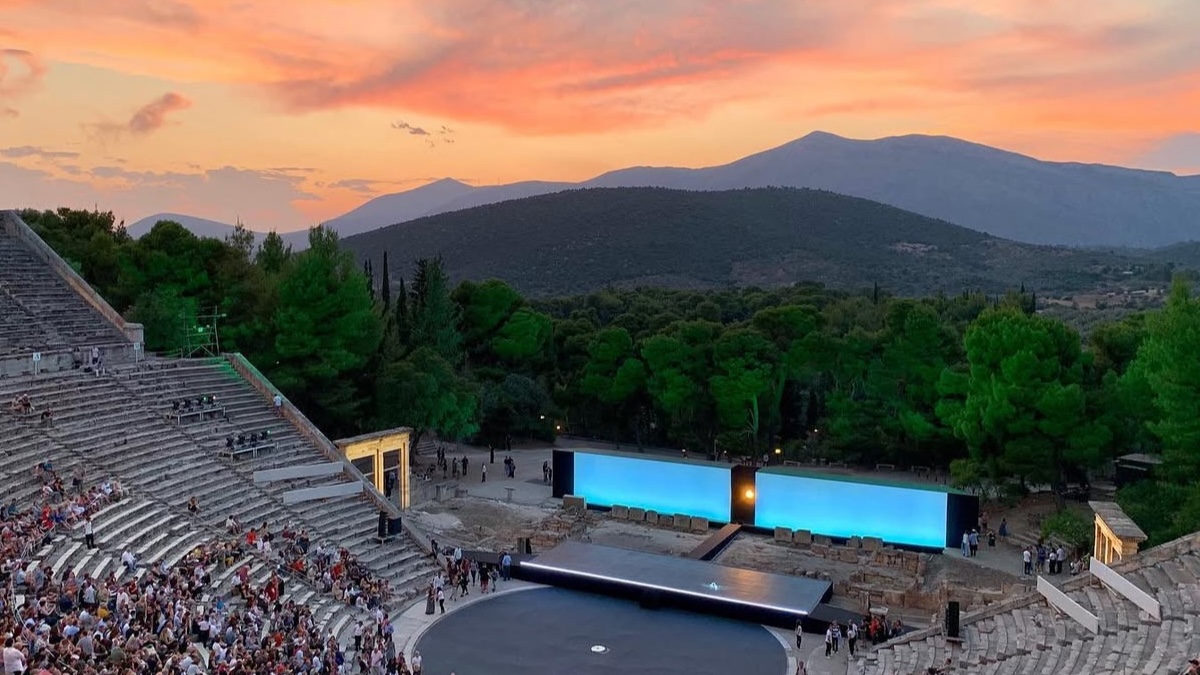Πώς να ντυθείτε στην Επίδαυρο όταν έχει καύσωνα 