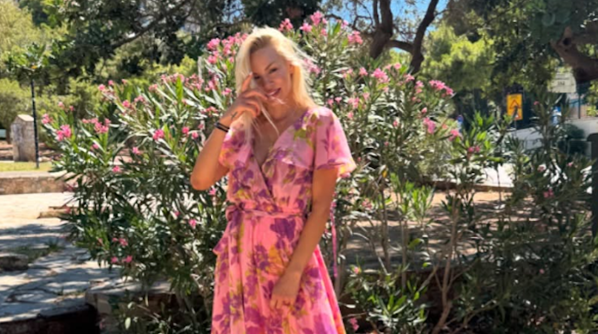 Βίκυ Κάβουρα: Στο αεροπλάνο μαζί με την κόρη της!