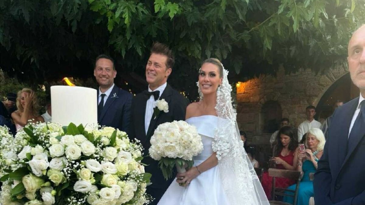 Χρήστος Χολίδης: Το νέο βίντεο από τον γάμο του – Ο πρώτος χορός του ζευγαριού και το τραγούδι που αφιέρωσε στη σύζυγό του
