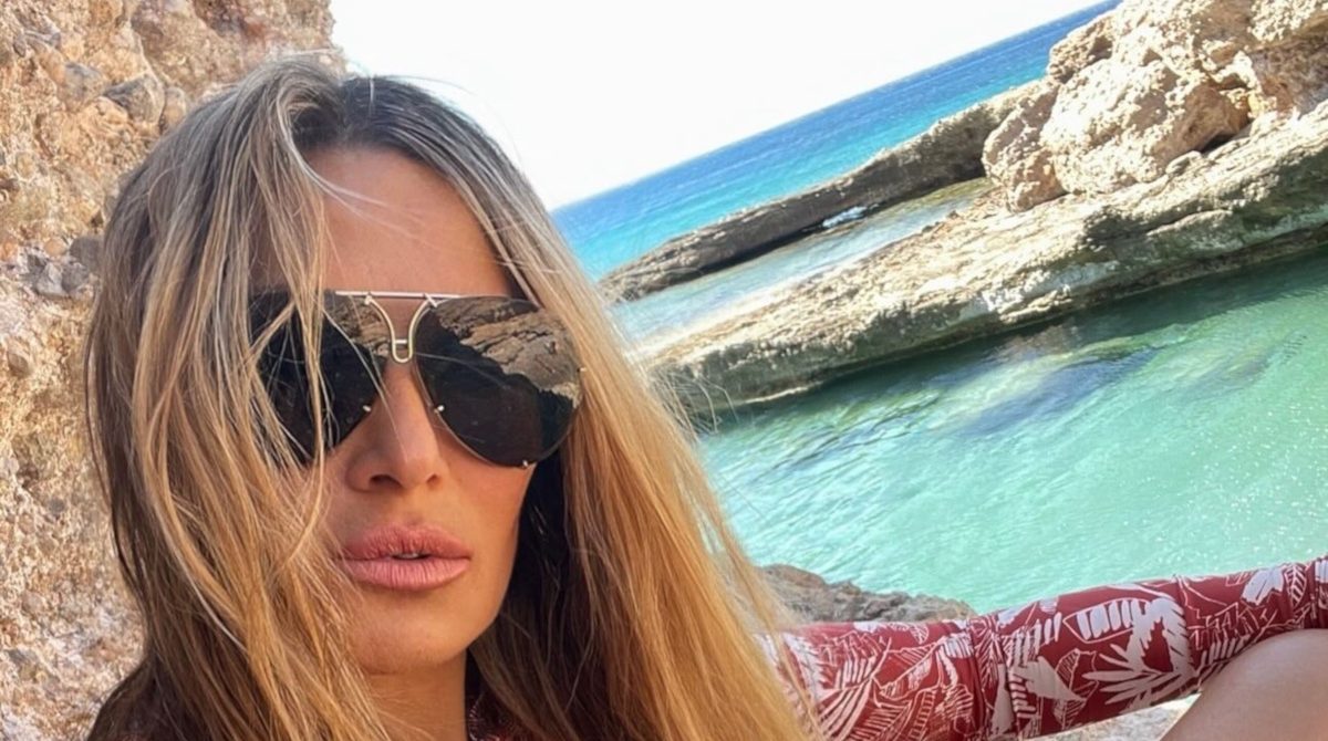 Ελένη Πετρουλάκη: To mix & match μαγιό της που κλέβει την παράσταση στην Κρήτη