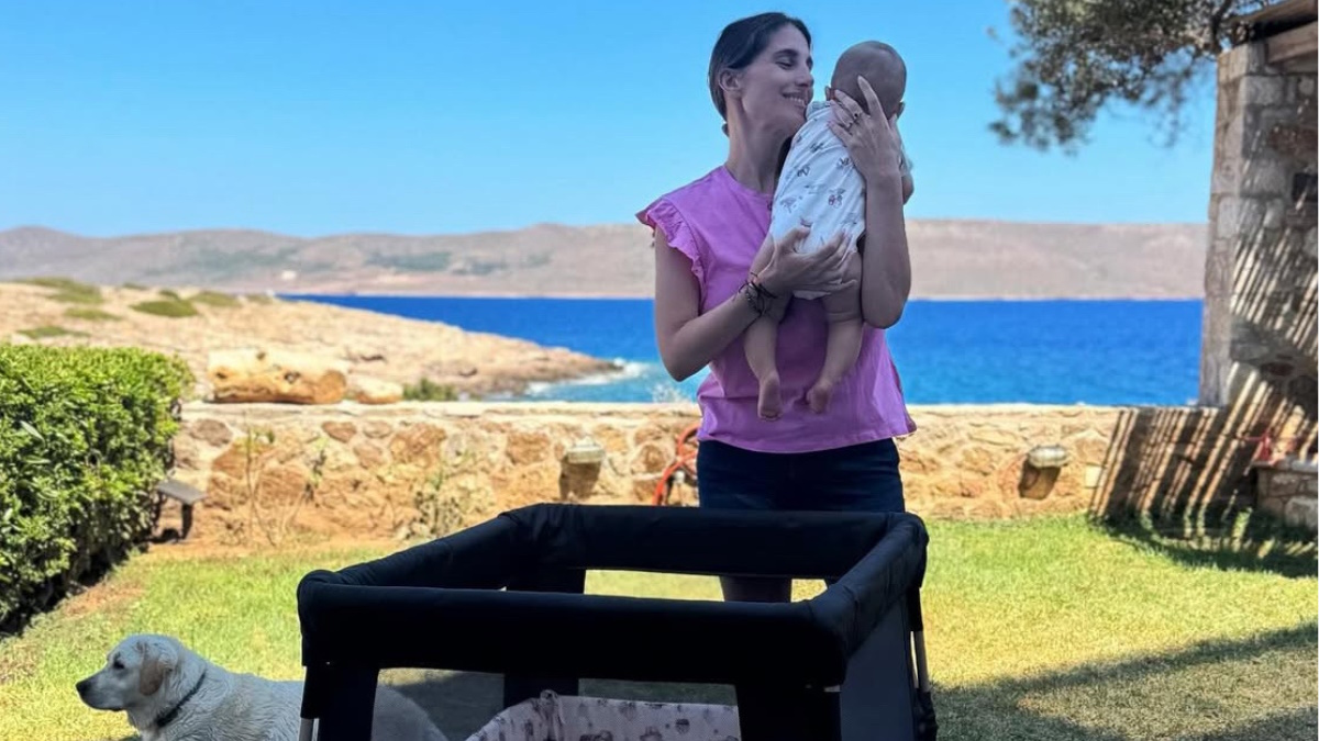 Παυλίνα Βουλγαράκη: Βόλτα με τη 2,5 μηνών κόρη της και τον αδελφό της στην Κρήτη