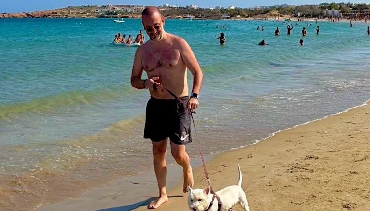 Σαράντος Ευσταθόπουλος: Ο επιτυχημένος Διοικητής του Νοσοκομείου Μεταξά για διακοπές στην αγαπημένη του Πάρο!