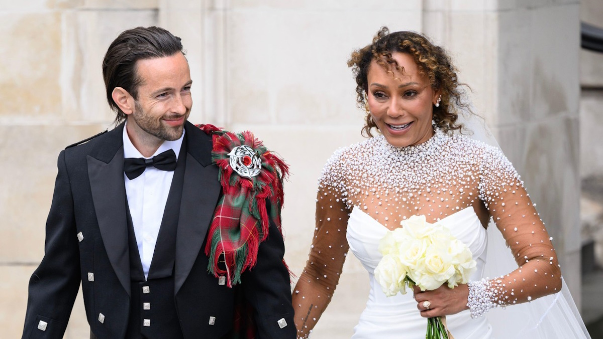 Mel B: Παντρεύτηκε ξανά τον Ρόρι ΜακΦι στο Μαρόκο με κόκκινο φόρεμα Justin Alexander