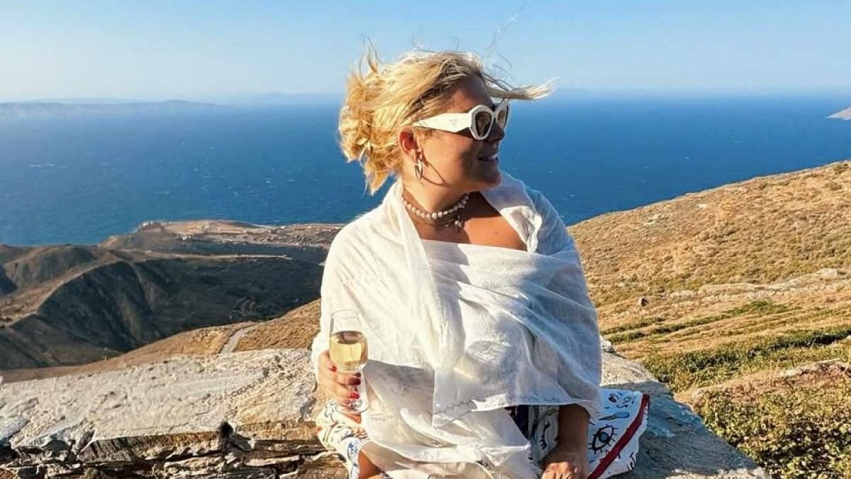Δανάη Μπάρκα: Ξέγνοιαστες καλοκαιρινές στιγμές στη Σέριφο με φίλους